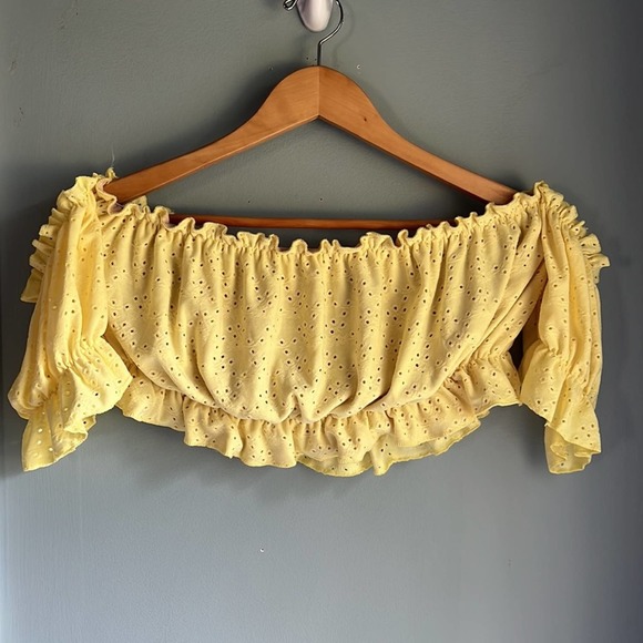 PrettyLittleThing | Yellow Eyelet Bardot Crop Top size 14 - Picture 2 of 6